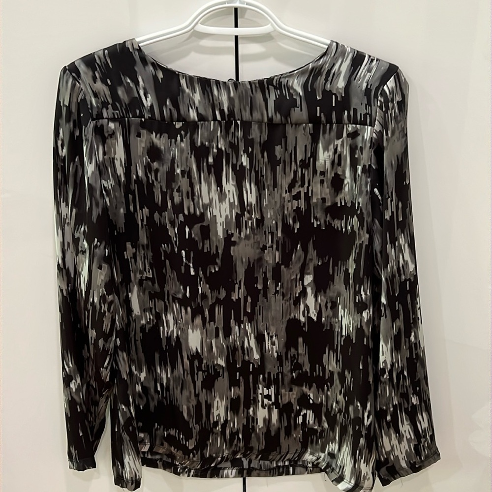 Femme patterned dressy blouse M
